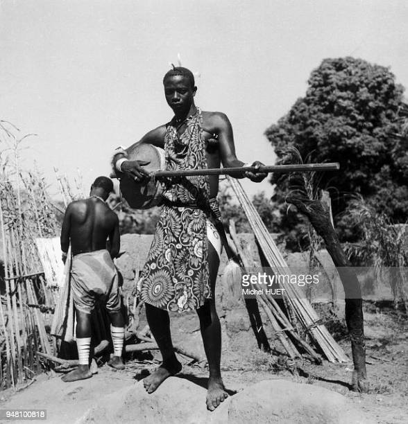 Un griot au Sénégal vers 1950-1960 Un griot au Sénégal vers 1950-1960. (Photo by Michel HUET/Gamma-Rapho via Getty Images)